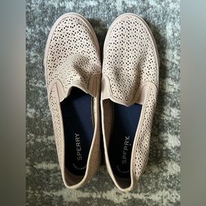 Sperry Seaside Nautical Perforated Slip-on sneaker. Light pink leather. Size 9.